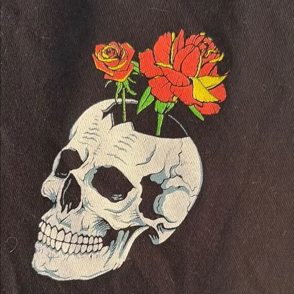 Dikotomy Black Short Sleeve Tee with Skull Graphic Size L - Picture 3 of 7